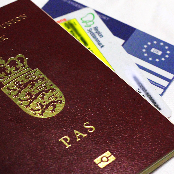 Husk at være forsikret for udgifter til sygdom og hjemtransport under rejser i udlandet.