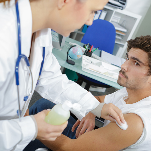 Læs mere om de anbefalede og krævede vaccinationer ved rejser rundt i verden.